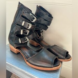 Free bird sandals size 10